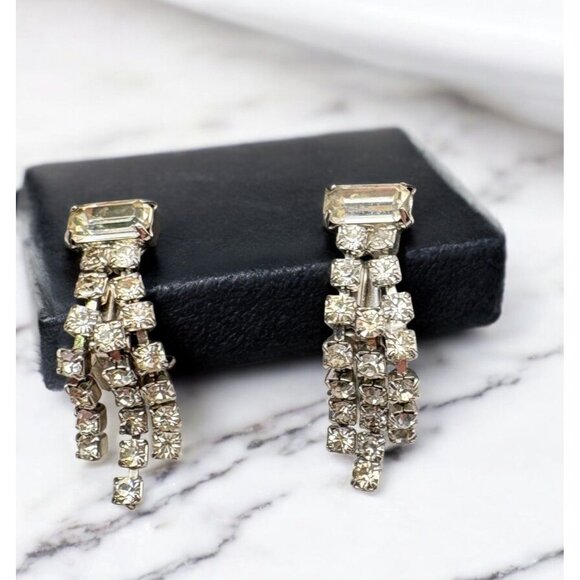 Vintage Silver Tone Rhinestone Dangle Earrings Clip On Art Deco Chandelier - Picture 1 of 7